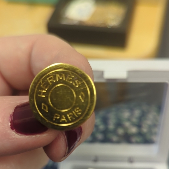 Hermès Gold Button Set - Picture 5 of 5